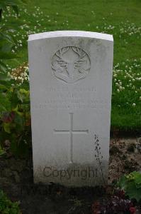 Dozinghem Military Cemetery - Gill, Herbert